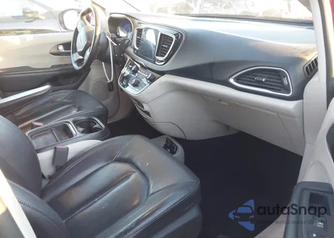 2019 Chrysler Pacifica Touring L z USA, uszkodzony, nr VIN 2C4RC1BG0KR527415
